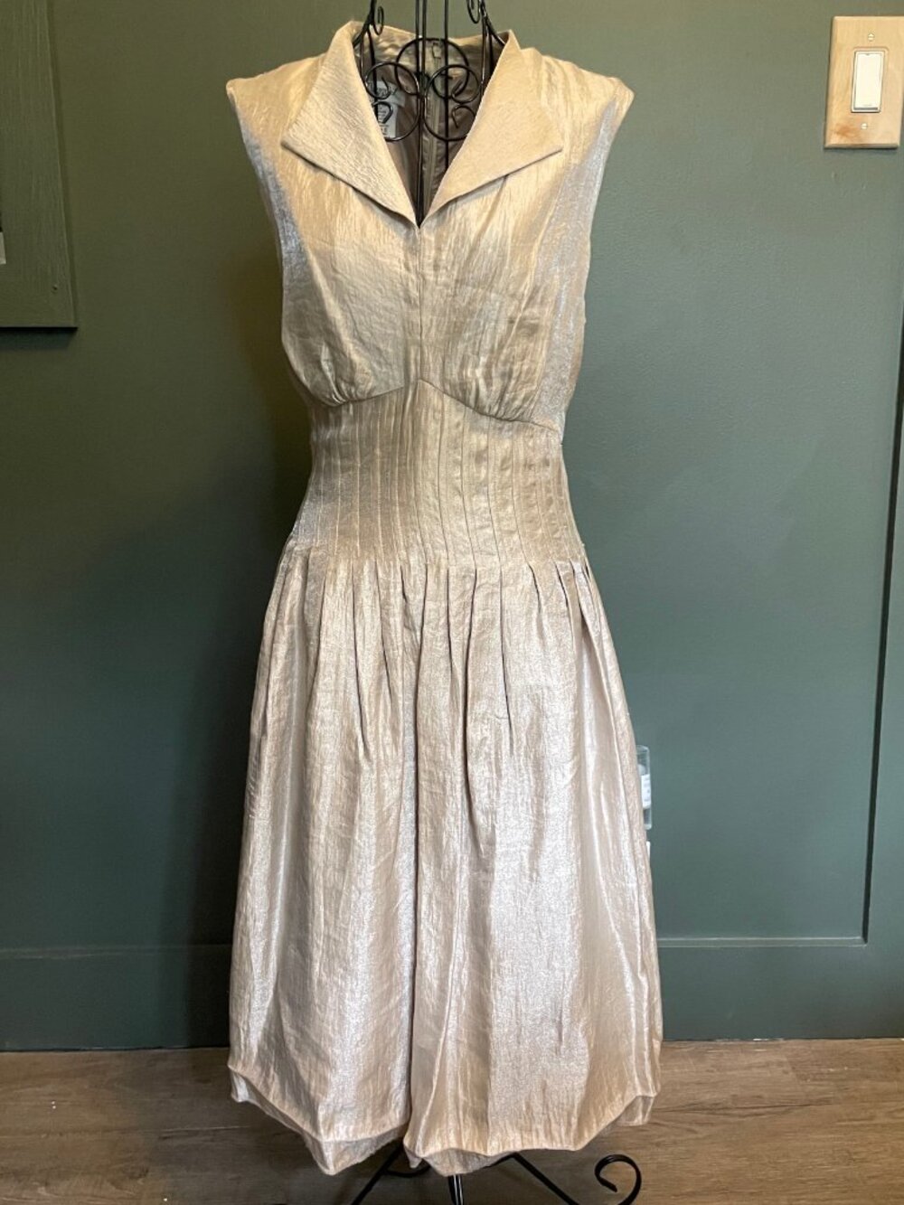 Vintage Champagne Shimmer Sleeveless Cocktail Dress [w/ Pockets!]